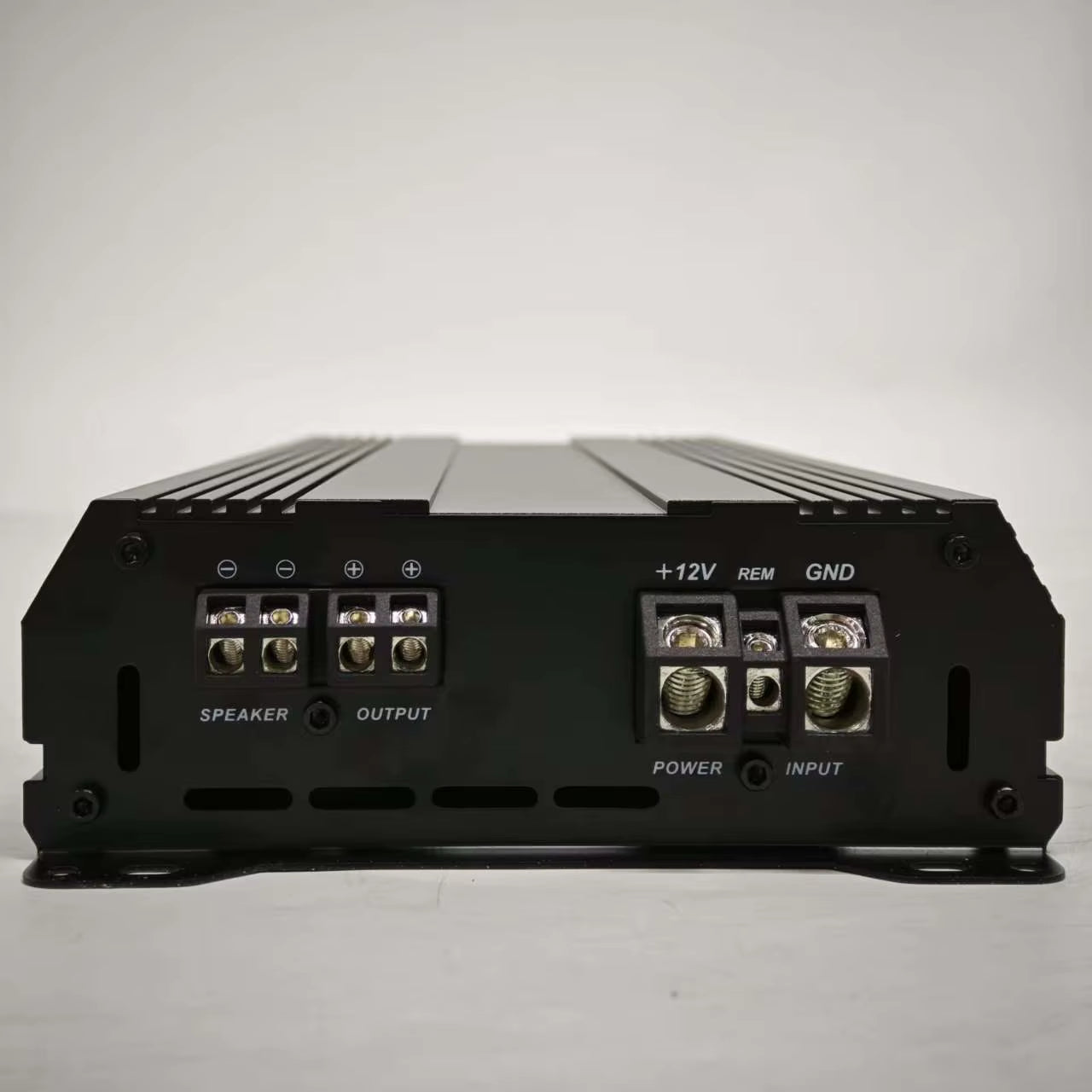 1800.1 Class D Monoblock Car Subwoofer Amplifier with Korean Strong Bass 1500W RMS OEM Sound System